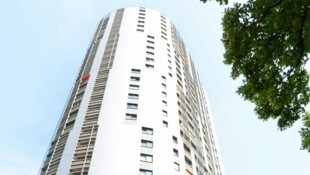 Der Mann warf die Katze aus dem 22. Stock von diesem Gebäude.