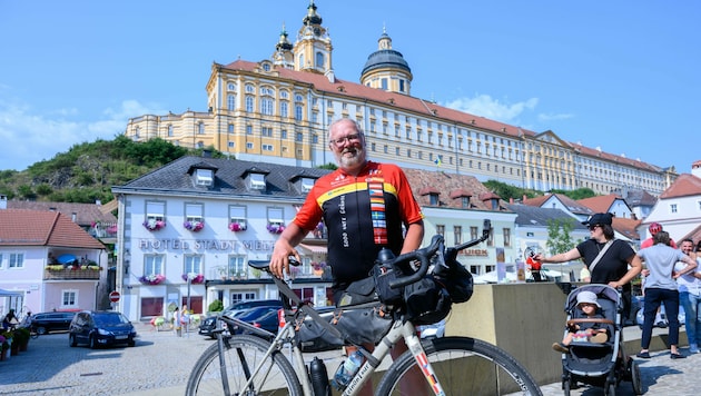 Reinhard Carda ist nach 66 Tagen auf dem Radsattel wieder in seinem Heimatort (Bild: Attila Molnar)
