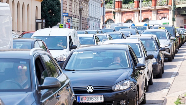 Am Gürtel reiht sich in der Früh und am Nachmittag Stoßstange an Stoßstange. (Bild: Reinhard Holl)