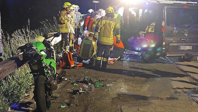 Der Rettungseinsatz nach dem schweren Unfall auf der Rossfeld-Panoramastraße. (Bild: Markus Leitner)