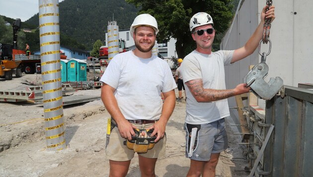 Christoph Schrattenecker und Ben Doppler arbeiten am Bau. (Bild: Hörmandinger Reinhard)