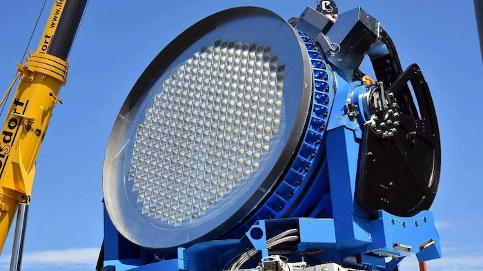 Ein ziviles GESTRA-Radar zur Erkennung von Weltraumschrott, das die Türen zum deutschen ...