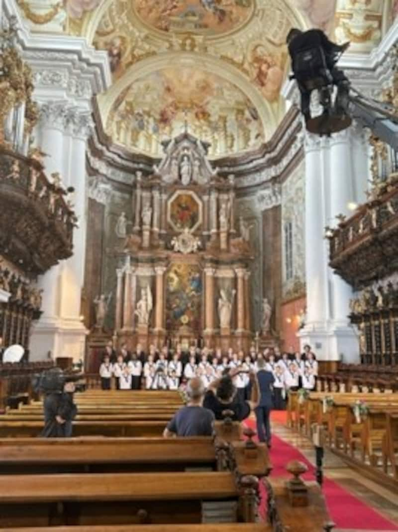 Die Dreharbeiten fanden in der Stiftsbasilika statt. (Bild: St. Florianer Sängerknaben)