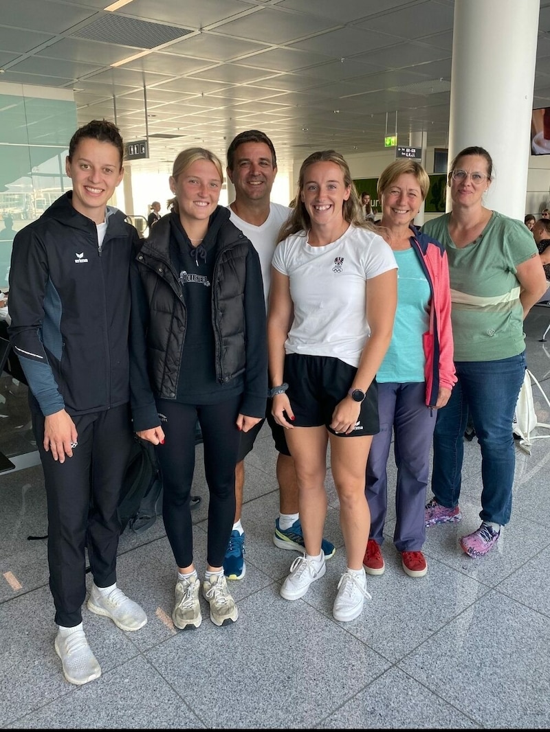 Während Tosin Ayodeji am Abend von Wien nach Helskini fliegt, waren Anna Mager, Lisa Redlinger, Sven Benning, Chiara Schuler, Ruth Laninschegg und Astrid Sugg (v. l.) schon frühmorgens startklar am Münchner Flughafen. (Bild: zVg)