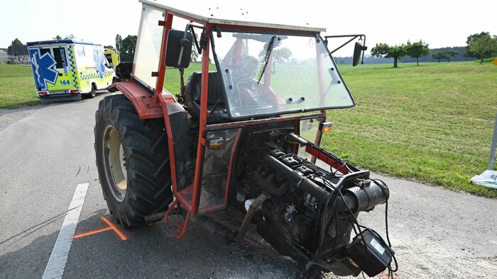 Das Unfallwrack des Traktors.