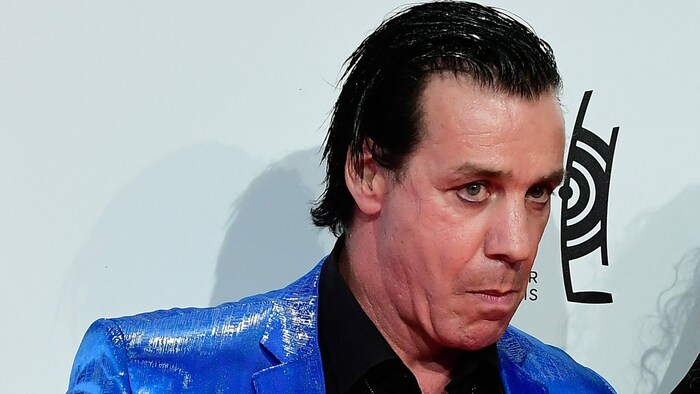 Till Lindemann weist die Vorwürfe über seine Anwälte zurück.