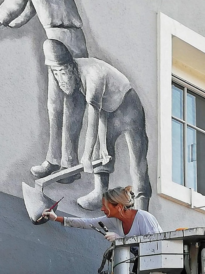 Aktrice Edith-Maria Lesnik bei ihrer wundervollen Arbeit.