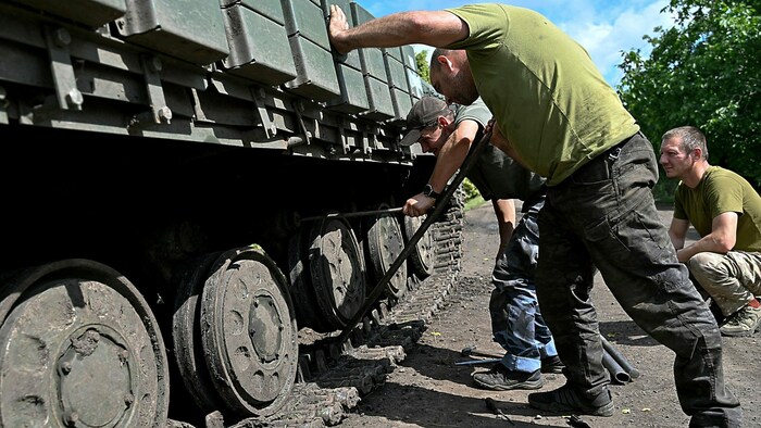 Panzerreparatur an der Front