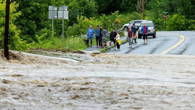 Eine überflutete Straße in Chester (Vermont) (Bild: APA/Getty Images via AFP/GETTY IMAGES/Scott Eisen)