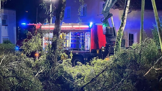 Die Sturmfront forderte in Salzburg sechs Verletzte (Bild: Markus Tschepp)