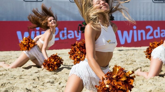 Sommerfeeling und gute Laune versprühen auch die Cheerleader