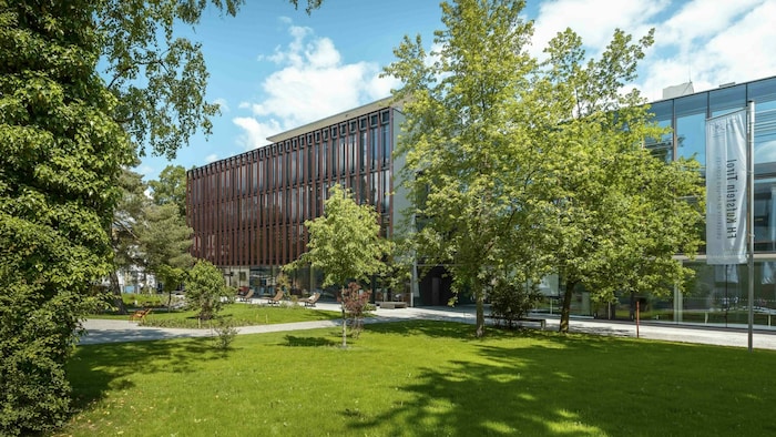 Der moderne Campus kann bei einer Infotour vor Studienbeginn im Herbst nochmal besichtigt ...