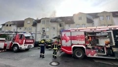 Das Wohnhaus in Pöchlarn wurde beim Brand evakuiert (Bild: DOKU-NÖ Thomas Wagner)