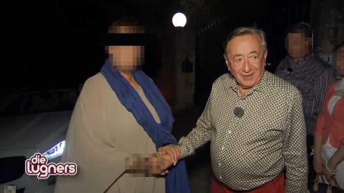 Eine ehemalige Bekanntschaft von Richard Lugner sorgt derzeit für blutige Schlagzeilen.