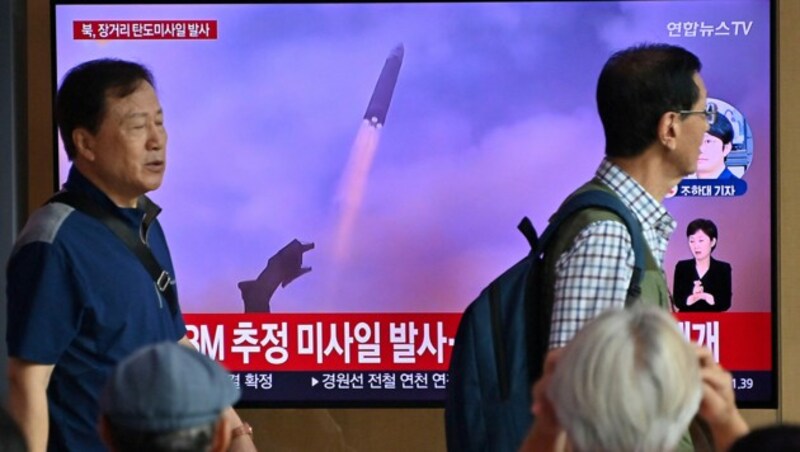 Südkoreanische Medien berichteten über die neue Raketentechnologie Nordkoreas. (Bild: APA/AFP/Jung Yeon Je)