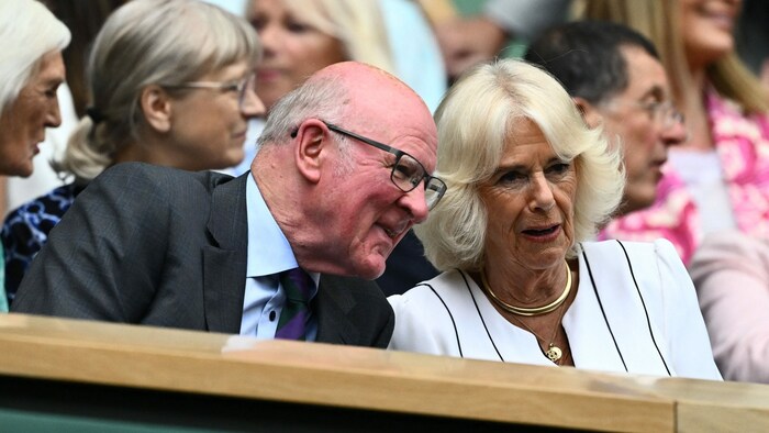 Königin Camilla im Gespräch mit Ian Hewitt