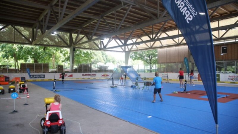 In der Trainingshalle im Volksgarten gibt es für die Kinder ein breites Angebot. (Bild: ANDREAS TROESTER)