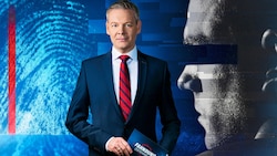 Hans Martin Paar präsentiert die schockierendsten Verbrechen Österreichs. (Bild: © ServusTV/Marco Riebler)
