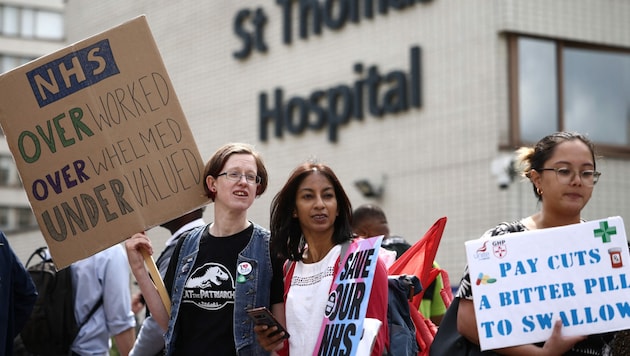 Britische Assistenzärzte drohten mit dem längsten Streik in der Geschichte des Vereinigten Königreichs. (Bild: AFP)