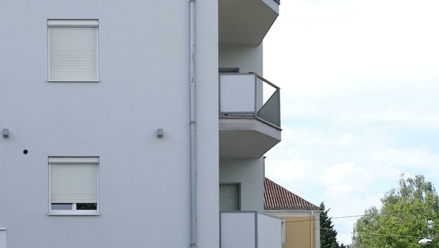 Auf einem Balkon dieses Hauses kam es zu einem Streit unter polnischen Arbeitern. (Bild: Einöder Horst)