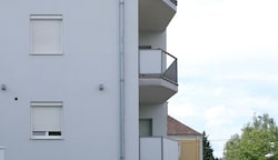 Auf einem Balkon dieses Hauses kam es zu einem Streit unter polnischen Arbeitern. (Bild: Einöder Horst)