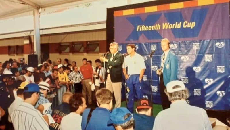 Bei der Fußball-WM 1994 in den USA war Heinz Palme, hier mit Brasiliens Teamchef Carlos Alberto Parreira, FIFA Media Officer. (Bild: Zur Verfügung gestellt)