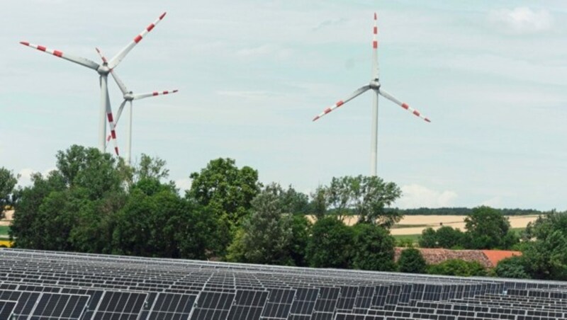 Der hybride Solar- und Windpark in Schattendorf geht neue Weg in der Stromversorgung. (Bild: Burgenland Energie)