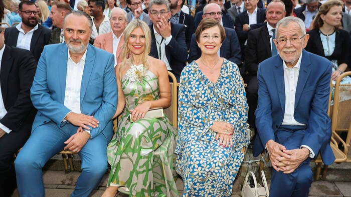 Präsidial: LH Hans Peter Doskozil, Gattin Julia, sowie Doris Schmidauer und ihr Ehemann, BP ...