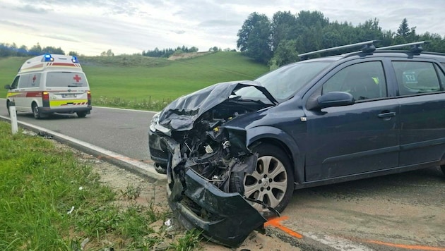 Großeinsatz der Rettungskräfte nach dem Unfall (Bild: APA/ROTES KREUZ STEIERMARK)