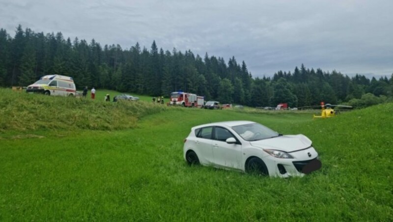 Eines der am Unfall beteiligten Fahrzeuge (Bild: APA/ROTES KREUZ STEIERMARK)