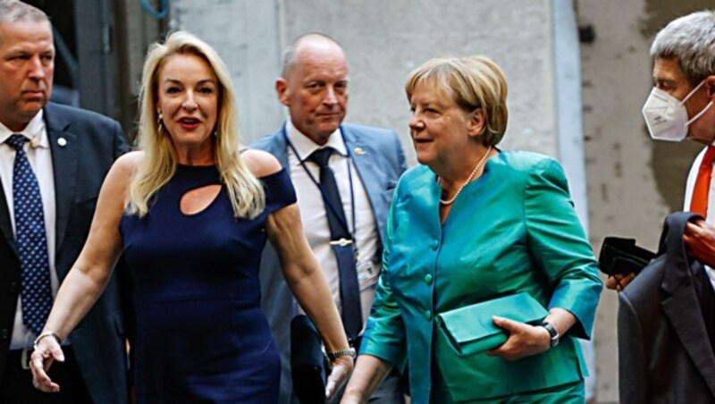 Kristina Hammer mit Angela Merkel (Bild: Tschepp Markus)