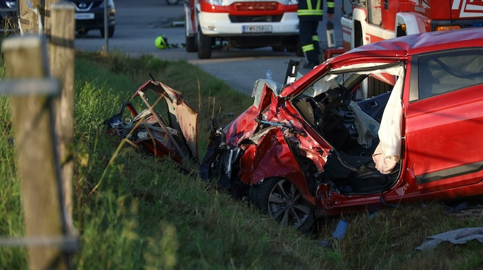 Der demolierte Unfallwagen.