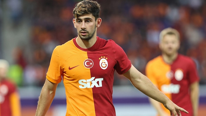 Yusuf Demir im Trikot von Galatasaray