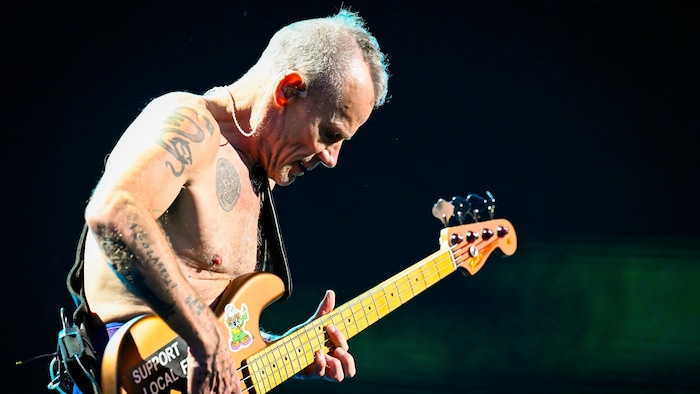 Mehr Soli als andere Songs spielen: RHCP-Bassist Flea.