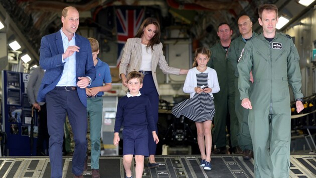 Prinz William und Prinzessin Kate besuchten mit ihren Kindern eine Flugschau. (Bild: APA/AFP/POOL/Chris Jackson)