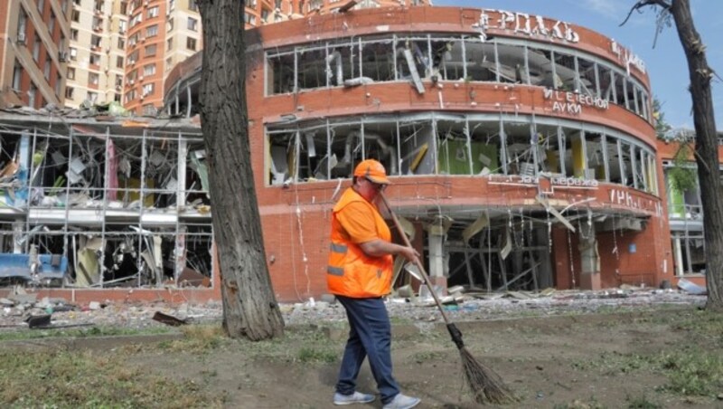 Ein von russischen Marschflugkörpern zerstörtes Gebäude in Odessa (Bild: Associated Press)