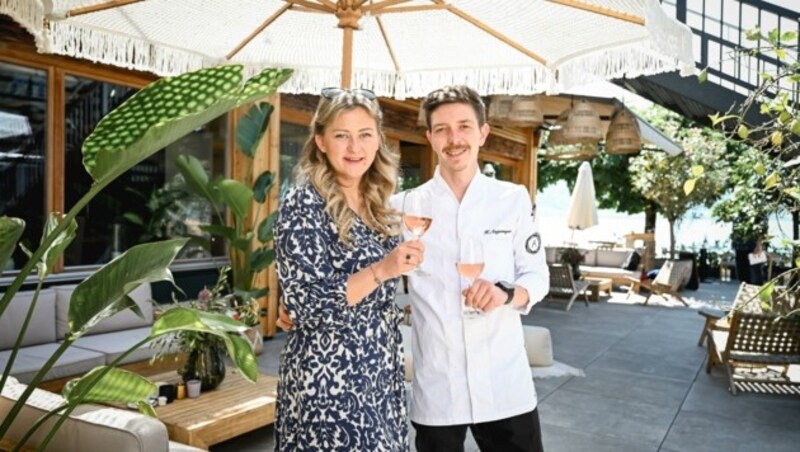Michaela Prem und Kilian Angermeyer in ihrem „Das Attersee“. (Bild: Wenzel Markus)