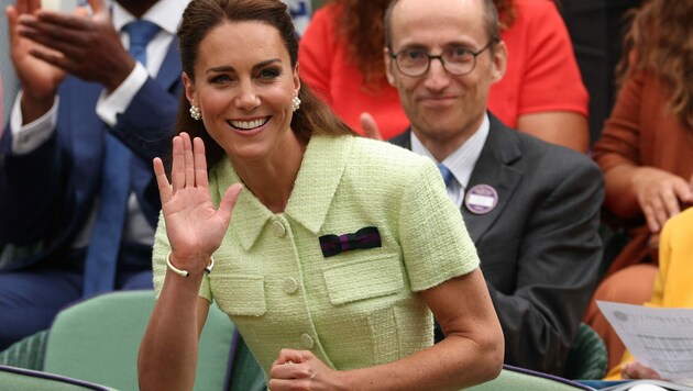 Prinzessin Kate war in ihrem limettengrünen Outfit definitiv ein Hingucker. (Bild: APA/AFP/Adrian DENNIS)