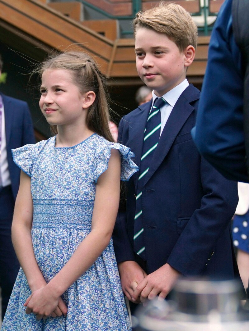 Prinzessin Charlotte war zum ersten Mal in Wimbledon dabei, ihr Bruder George durfte schon letztes Jahr in der Royal Box Platz nehmen. (Bild: APA/Victoria Jones/Pool photo via AP)