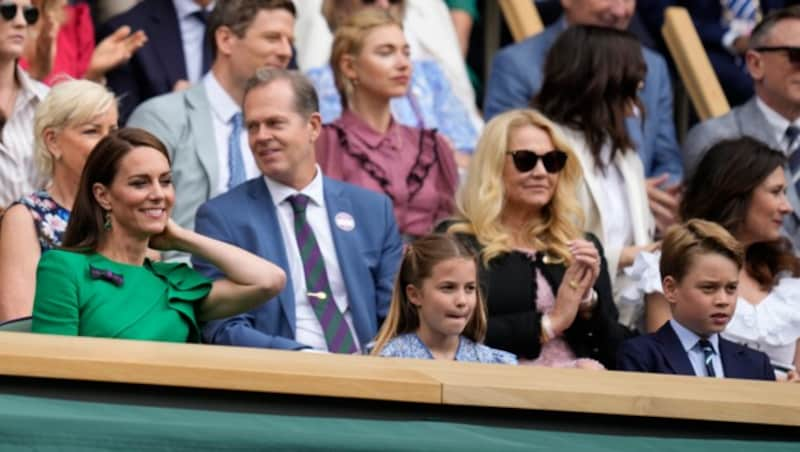 Prinzessin Kate nahm mit Prinzessin Charlotte und Prinz George in der Royal Box Platz. (Bild: APA/AP Photo/Kirsty Wigglesworth)