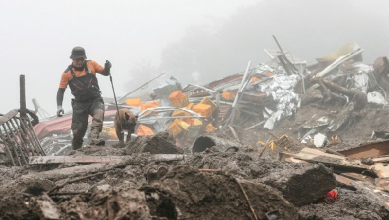 Auch Erdrutsche sorgten für Todesopfer. (Bild: APA/Yun Kwan-shick/Yonhap via AP)