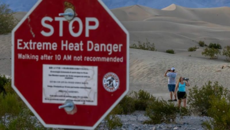 Bei Temperaturen weit über 50 Grad warnt man vor Spaziergängen nach 10 Uhr vormittags. (Bild: AFP)