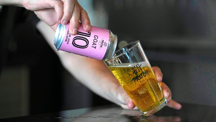 Die Prison Pals Brauerei brachte das „GOAT 10 Bier“ auf den Markt.