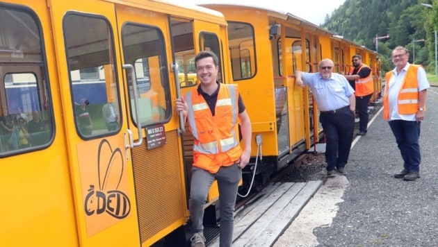 Das Team der Nostalgiebahnen bastelte und schraubte drei Jahre lang an den Triebwagen und den neuen Aussichtswaggons. (Bild: Rojsek-Wiedergut Uta)