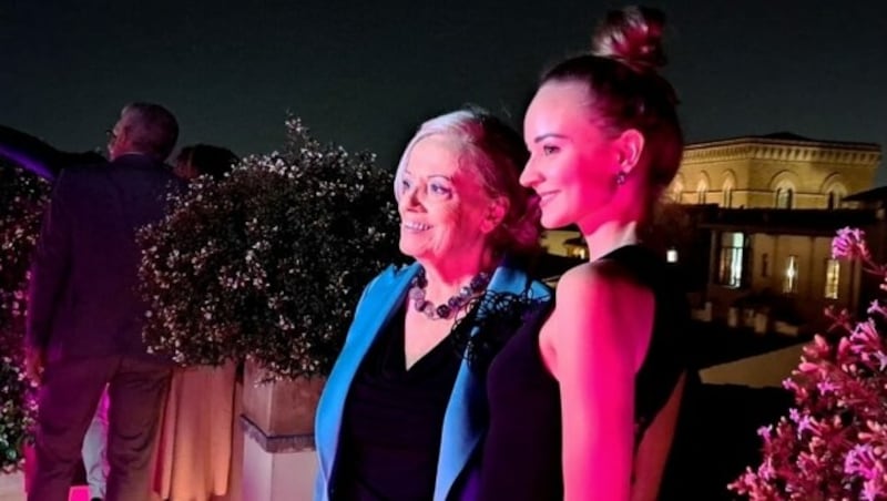 Schmuckdesignerin Annamaria Cammilli mit Laura Bilgeri beim Event. (Bild: zvg/Weirather Uhren Schmuck)