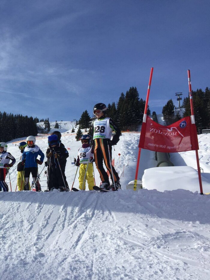 Amelie Roduner (Nr. 128) bei einem Skirennen im Jänner 2016.