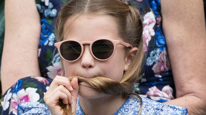 Soooo spannend! Prinzessin Charlotte war fieberte beim Tennis-Match mit.