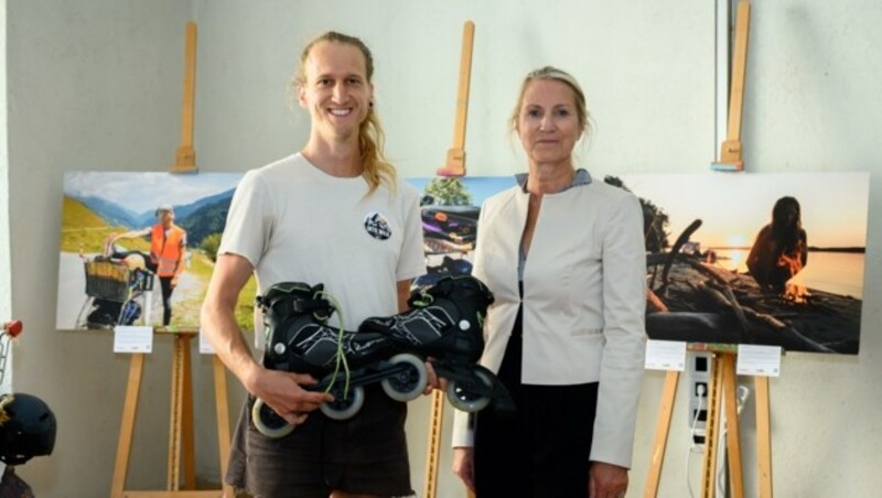 Liam Strasser mit Rosemarie Bachinger von der Stadt Krems (Bild: Attila Molnar)