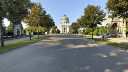 Immer mehr Menschen entdecken den Wiener Zentralfriedhof als Sehenswürdigkeit. (Bild: Schaub-Walzer / PID)