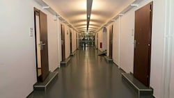 Insgesamt gibt es in Österreich über 1000 Plätze für die strafrechtliche Unterbringung in Justizanstalten, die eigene Bereiche für den Maßnahmenvollzug eingerichtet haben. (Bild: Elmar Gubisch / picturedesk.com)
